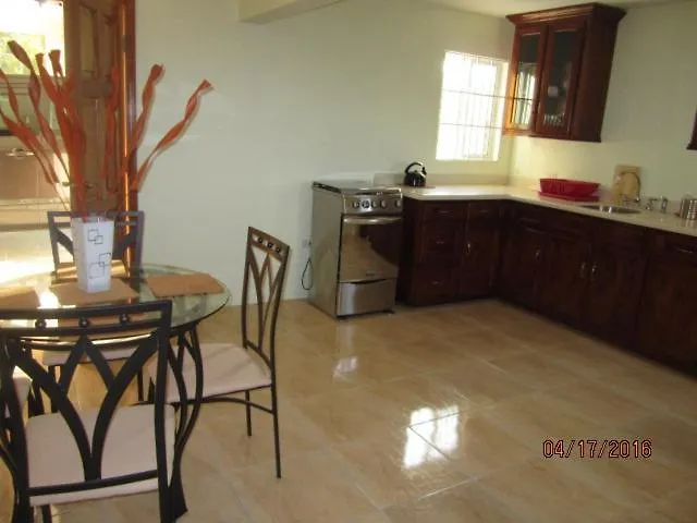 Casa De La Rosa, St Ann Jamaica, West Indies Brissett Run 0*,  Jamaika