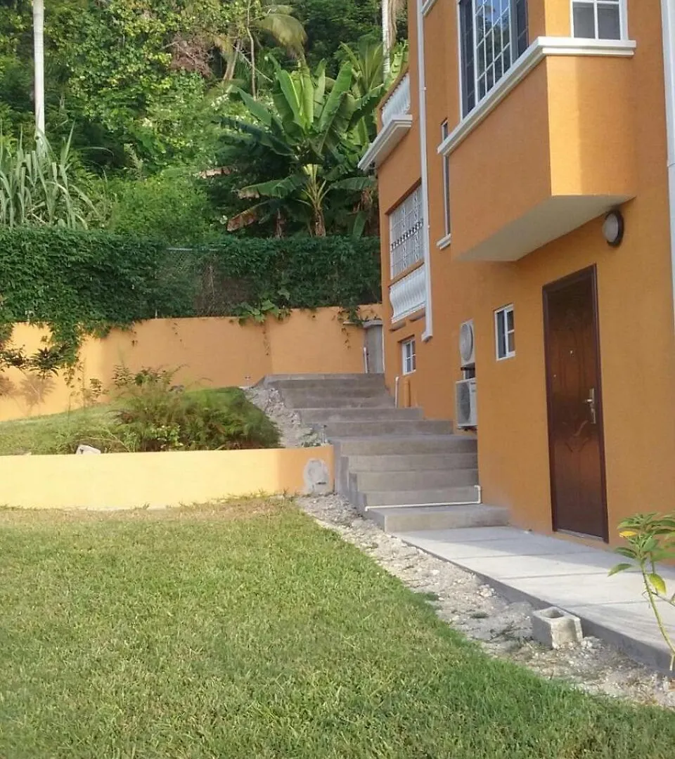 Casa De La Rosa, St Ann Jamaica, West Indies Brissett Run 0*,  Jamaika